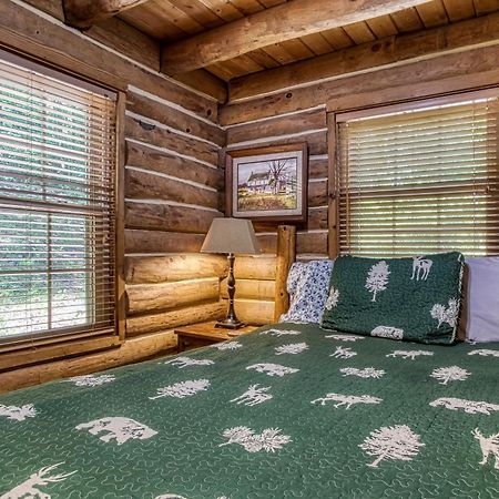 Very Private, Real Log Cabin With Hot Tub! Sevierville Kültér fotó