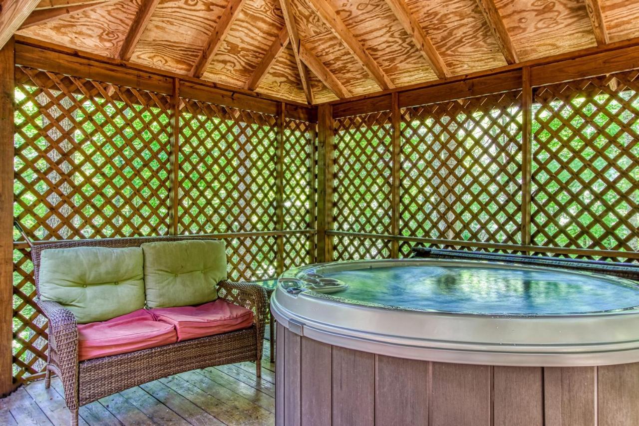 Very Private, Real Log Cabin With Hot Tub! Sevierville Kültér fotó