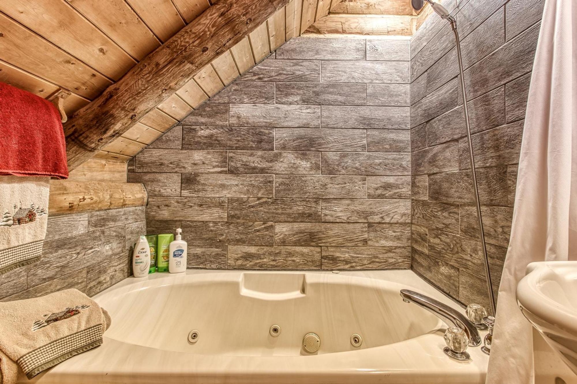 Very Private, Real Log Cabin With Hot Tub! Sevierville Kültér fotó